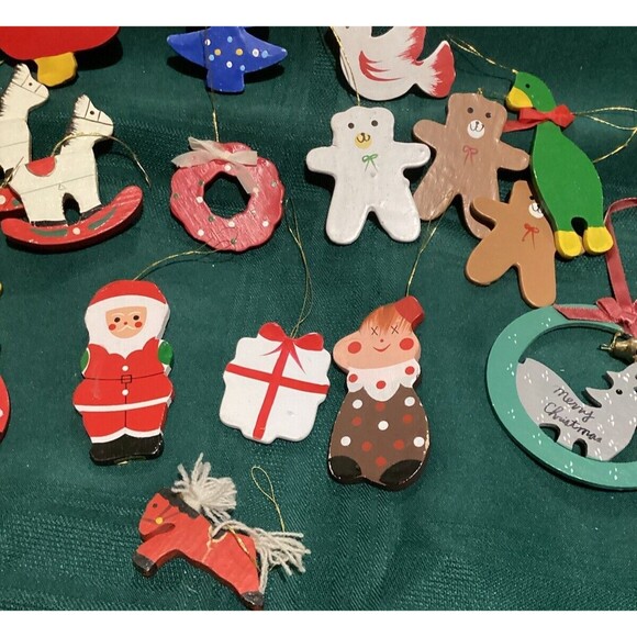 Vintage Christmas 20 Flat Wooden Hand Painted Ornament Lot Santa Snowmen Bears - Picture 4 of 16